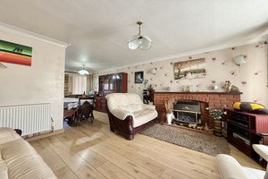 Lounge/Diner- click for photo gallery